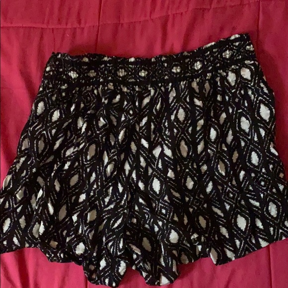 Shorts - Picture 4 of 5